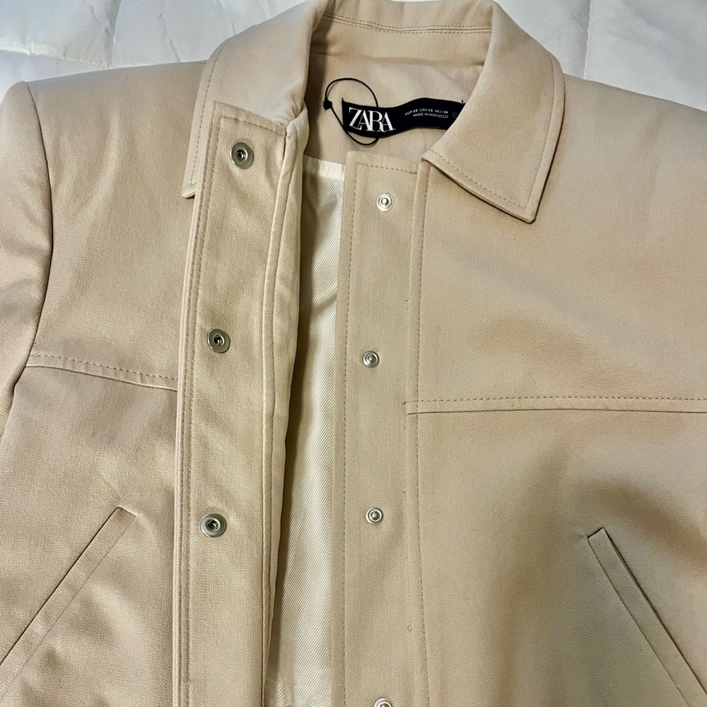Cropped jacket with shoulder pads - Picture 2 of 8